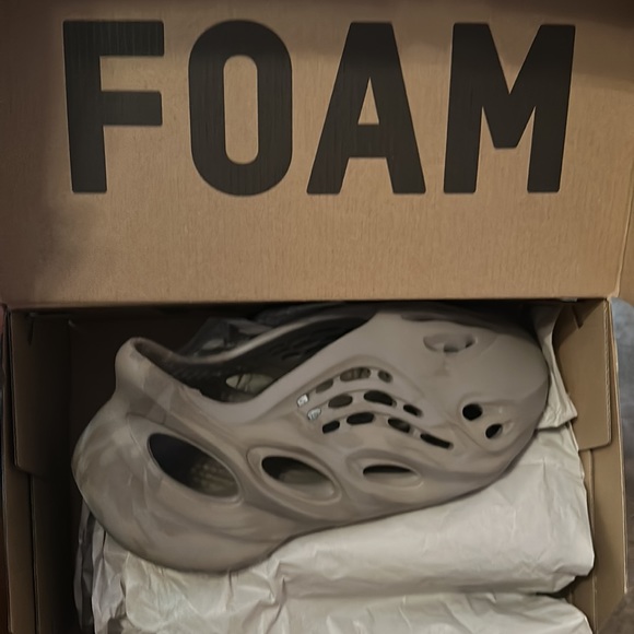 2022 Yeezy Foam Runner ‘Stone Sage’ - Picture 5 of 10